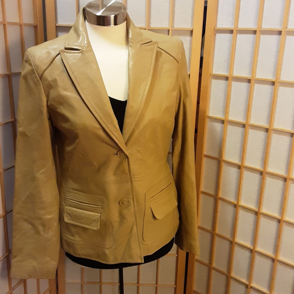 Kenneth cole guinine  leather jacket tan color M